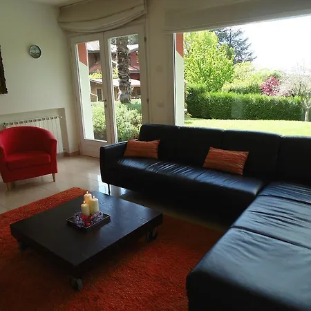 Villa In Barasso Near Lake Varese 코메리오
