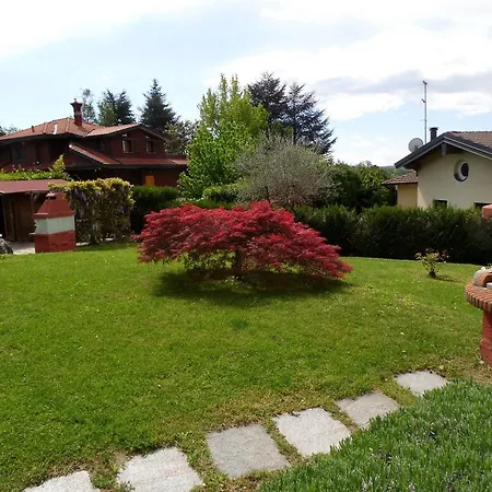 Villa In Barasso Near Lake Varese 빌라